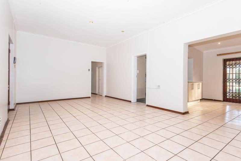 To Let 4 Bedroom Property for Rent in Bergvliet Western Cape